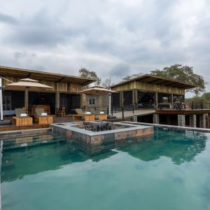 Semi-Luxury: Elephant Springs Lodge